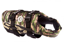 Lataa kuva Galleria-katseluun, Ezydog koiran uimaliivi, koiran kelluntaliivi, koiran pelastusliivi, markkinoiden paras DFD koiralle. Kuvassa Ezydogin camo uimaliivi